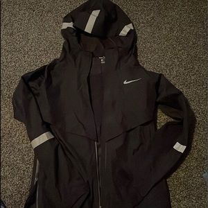 XS - womens NIKE Aeroshield windbreaker